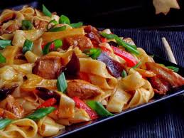 Cu multă, multă energie şi entuziasm. Taitei Cu Pui Si Legume In Stil Chinezesc Asian Recipes Baby Food Recipes Food Recipies