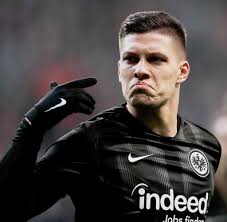 Man played in the most physical league for 7 years getting fouled more than anyone else but rarely got injured, now he can't stay fit for 5 the contrast between his spell at chelsea and in madrid is stark; Eden Hazard Real Madrid Verkundet Seinen Konigstransfer Welt