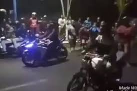 The virus herex is currently just invading tiger revo after its owner failed to buy cb glatik with an evil engine. Sadis Video Honda Tiger Lawan Yamaha R25 Di Trek Lurus 1200 Meter Si Macan Asapi Lawan Motorplus Online Com