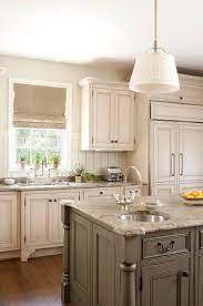 Antique white kitchen cabinets can create a dreamy vibe in your kitchen and are a great way to calm a usually hectic space. Like The 2 Different Cabinet Colors Antique White Kitchen Antique White Kitchen Cabinets Interior Design Kitchen