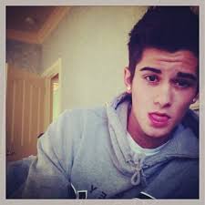 Daniela edwards (@danielaedwardss)