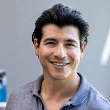 Options to deal with a neighbour problem