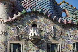 Gaudí received the order for the complete renovation of the property owner josep batllo i casanovas (textile industry) of. The Magic Of Color In Gaudi S Work Casa Batllo