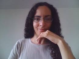 Menu: Sobre a Nia, Mulher da Guarda-chuva das pubs ShiraDest…