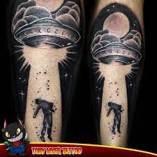 Alien Abduction Piece On Leg Has Done Toby Myer Tattoo We Are Open Monday Saturday From 10am 6pm Sunday By Appoinment Tattoos Leg Tattoos Tattoo Shop