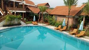 9′ or deeper whether it's off a diving board or the pool deck, diving is one of the most dangerous activities because of the potential for head injuries. Swimming Pool But Too Deep For Small Kids Picture Of Red Resort Phu Quoc Hotel Ong Lang Tripadvisor