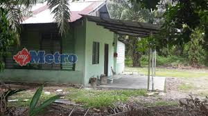Sementara kampung lokasi terjadinya sumpah tersebut saat ini merupakan daerah yang dikenal dengan nama desa tanjung botong. Azmee Pulang Ke Rumah Tempat Dia Membesar Metrotv