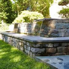 Individuell Angefertigtes Wasserspiel Naturstein Grauwacke Der Firma Quirrenbac Garten Brunnen Garten Wasserfall Garten