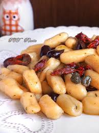 Cavatelli Con Acciughe Pomodori Secchi Capperi E Olive Semplici E Gustosi Cavatelli Acciughe Pomodori Secchi Ca Ricette Cibi E Bevande Pomodori Secchi