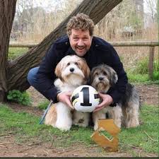 Michael ball has enjoyed a very successful and varied career over the last 20 years, both in the west end and on the concert stage, working with some of the 20th century's most prolific musical theatre composers. Michael Ball Fanclub Mbfanclub Twitter