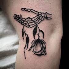 Fresh Dead Rose By Apprentice Linahsiaotattoo Rose Tattoos Tattoos Trendy Tattoos