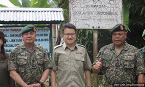 A) pemerintah tertinggi angkatan tentera bersenjata persekutuan malaysia. Pemerintah Tertinggi Angkatan Tentera Malaysia Rakyat Terhadap Angkatan Tentera Malaysia Dalam Memenuhi Matlamat Arah Seperti Yang Terkandung