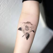 Pin De Valeria Farias Em Rata Ta Tatui Tatuagens Minimalistas Tatuagem Geometrica Tatuagem