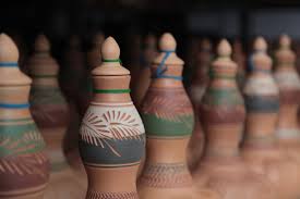 Labu sayong is almost exclusively made from a type of clay known to the locals as tanah busut, which translates as 'anthill earth'. Destination Perak Auf Twitter Labu Sayong Is A State Icon For Perak Instantly Recognizable Labu Sayong Takes Days Of Handwork In Forming Firing Drying And Engraving Destinationperak Ajourneywithexperience Labusayong Https T Co Tamm3ovsoh