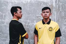Begitu juga di jersey tandang berwarna biru. Ciri Ciri Menarik Jersi Terbaru Skuad Harimau Malaya