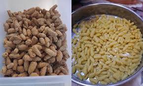 Goreng bersama daun kari sehingga kekuningan. Resepi Kuih Siput Lemak Manis Rangup 5 Bahan Sahaja Daily Makan