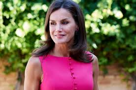 Mit der hochzeit begann für letizia ein . Konigin Letizias Kleid In Almagro War Ein Style Highlight