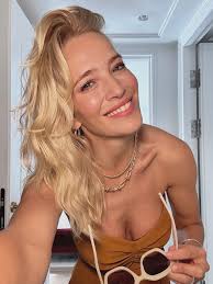 Luisana Lopilato added a new photo.