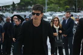 Celso portiolli é o filho caçula de doze irmãos e começou sua carreira no rádio em 1984, passando por emissoras do paraná, minas gerais, mato grosso do sul e são paulo. Rodrigo Faro Vai Com A Mae E O Irmao Ao Velorio De Gugu Liberato Quem Quem News