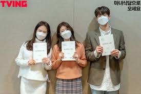 The myth) es una serie de televisión surcoreana transmitida desde el 17 de febrero de 2021 a través de jtbc y netflix. Chae Jong Hyeop Soompi