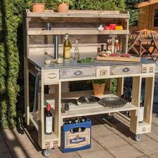 Ein klug gebautes paletten bett kann zahlreiche möglichkeiten für ablagerung bieten und so den besitzer bei den täglichen tätigkeiten im haus sehr erleichtern. á… Grilltisch Aus Paletten Outdoor Kuchen Palettenmobel