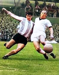Aqui les ofresco este historico partido completo, disculpen la calidad y el audio pero siempre hago el mejor esfuerzo. Uzivatel Argentina En Color Na Twitteru Argentina Vs Alemania Mundial Inglaterra 1966 Rafael Albrecht Y Uwe Seeler En Disputa Albrecht Salio Expulsado El Partido Termino 0 A 0