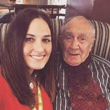 A letter of Gratitude from an 80 year old man ❤️🙌 Ashley and her husband  were looking after a man that is 80 living alone and not in great health ,  He