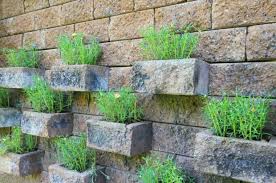 Ideas para jardineras has 1,876 members. Ideas Para Jardines Verticales Veinticuatro Disenos Geniales Vertical Garden Brick Garden Brick Garden Edging