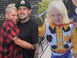 Willow sage hart with her brother, jameson moon hart, and their parents carey hart and pink at the 2019 people's choice awards. Pink And Carey Hart S Son Took Baths To Lower Fever From Coronavirus