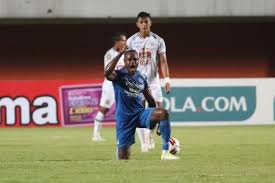 Persib gagal memanfaatkan momentum di kandang sendiri. E8kfmo4agpkj0m
