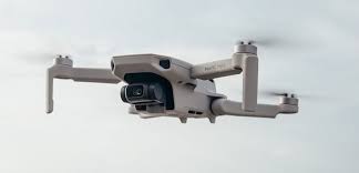 Mampu terbang lebih jauh dengan enam rotor hexacopter dari yuneec, drone ini kompak dan gesit yang dapat terbang hingga 25 menit dengan sekali pengisian baterai. 21 Drone Murah Waktu Terbang Lama 2021 Bisa 2 Jam Dan 30 Menit Gadgetized
