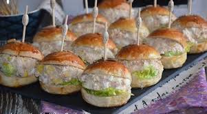 Mini Burger Froid Au Thon Le Sucre Sale D Oum Souhaib Recette Recette Apero Facile Recettes De Cuisine Recette Apero Dinatoire
