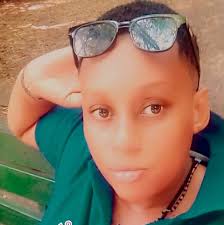 Nimeolewa, **mume wangu ni mtu wa kusafiri sana kutokana na kazi zake.  Aliniambia kuwa hataki nifanye kazi kwa sababu ni mtu mwenye wivu sana.  Katika kukaa huku, kama unavyojua, upweke ulinikumba na