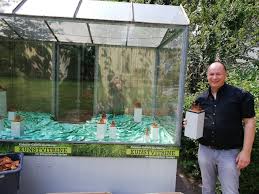 Kunstvitrine Im Botanischen Garten Duisburg Duissern Manfred Heinze Funktionale Skulpturen Vorbereitung Laufen Auf Hochtouren Duisburg
