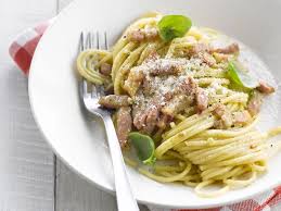 Decouvrez La Recette Spaghettis A La Carbonara Sur Cuisineactuelle Fr Spaghetti Carbonara Carbonara Recette Italienne