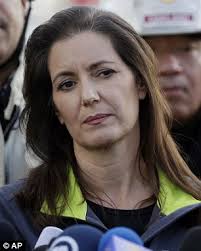 Oakland mayor accused of 'victim blaming' at vigil to victims of fire