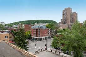 2 Storey Vip Apartment Near The Palais Des Congres In Milton Parc Simplissimmo