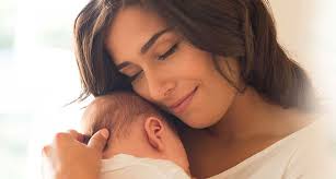 I capelli dopo il parto tendono a cadere in modo anche piuttosto copioso: Caduta Capelli Post Parto Cause E Rimedi A Questo Problema