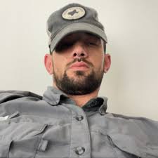 Hi! My name is Angi, I'm 27 and from Argentina 🇦🇷 Moved here about 3  years ago.. I'm looking to expand my friends group (I mostly hangout with  Spanish speakers lol) and