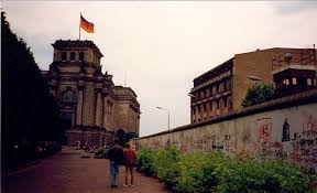 Dort konnten ihn die grenzsoldaten leicht erkennen. Vor 54 Jahren Niemand Hat Die Absicht Eine Mauer Zu Errichten Bayernkurier