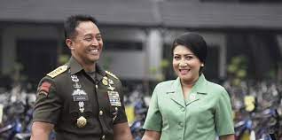 Jenderal tni mulyono dan jenderal tni andika perkasa usai pelantikan jenderal andika perkasa sebagai kepala staf tni angkatan darat (ksad) di istana negara, kamis (22/11/2018). Istri Jenderal Tni Andika Wujudkan Mimpi Babinsa Perbatasan Ini 6 Fotonya Di Jakarta Merdeka Com
