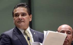 Un personaje medio ignorante, promotor de resentimientos, fobias y rencores. E4qwienjkp45em