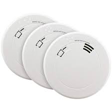 A carbon monoxide detector or co detector is a device that detects the presence of the carbon monoxide (co) gas to prevent carbon monoxide poisoning. First Alert 10 Year Battery Combo Smoke Carbon Monoxide Alarm Prc710v 3 Pack First Alert Store