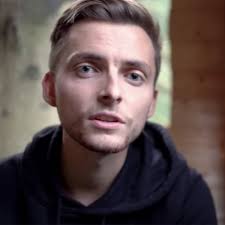 Nach der diagnose im oktober 2020 gaben ihm. Youtube Star Philipp Mickenbecker Ich Lag Wirklich Im Sterben Bunte De