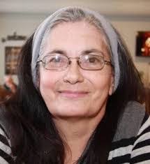 Lynn Kinsman's Instagram, Twitter & Facebook