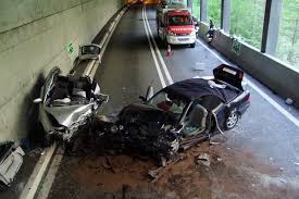 Nicht weniger als fünf beteiligte gab es am mittwochvormittag auf der a13, als ein mann ohne führerschein die. Todlicher Unfall Auf Der A13 Und Stau Am Gotthard Tageswoche