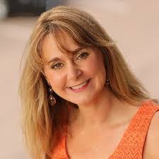 Kelly Robbins's Instagram, Twitter & Facebook