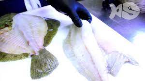 La scuola de la cucina italiana mostra le basi di come realizzare alcune operazioni che possono sembrare difficili come sfilettare il rombo. Pescheria Spadari Insegna Sfilettare Un Rombo Youtube