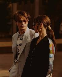 名利場 stranger things stars charlie heaton and natalia dyer take a lie detector test. Charlie Heaton On Instagram Dior Diorss20 Pfw Natalia Johnny Depp And Winona Couple Aesthetic