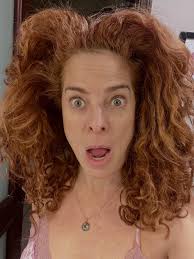 😂😂😂🙋🏻‍♀️ ¡Soy yo coñete!! 🤣🤣🤣 Todos conocemos a alguien que se ríe  así…envíaselo y dile lo feliz que te hace cuando se ríe. ☺️ ¡Feliz inicio  de semana! ☺️ #risasquecontagian #reír